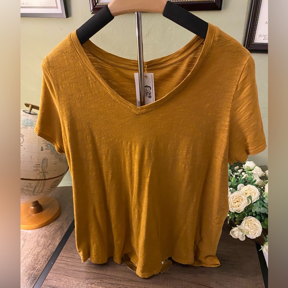 Old Navy Mustard Short Sleeve Tee